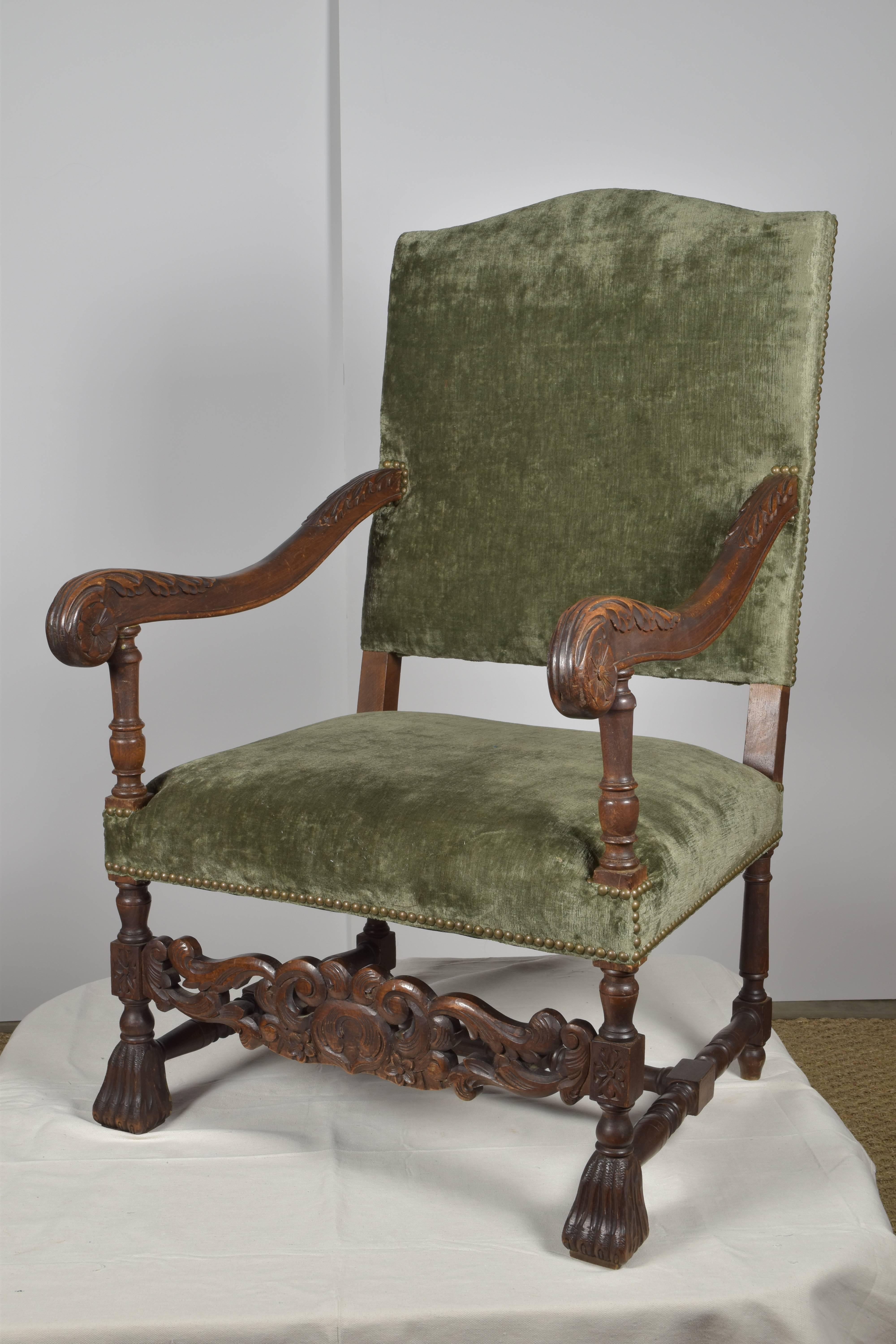 19th Century, French, Armchair in Green Velvet with Carved Details In Good Condition For Sale In San Antonio, TX