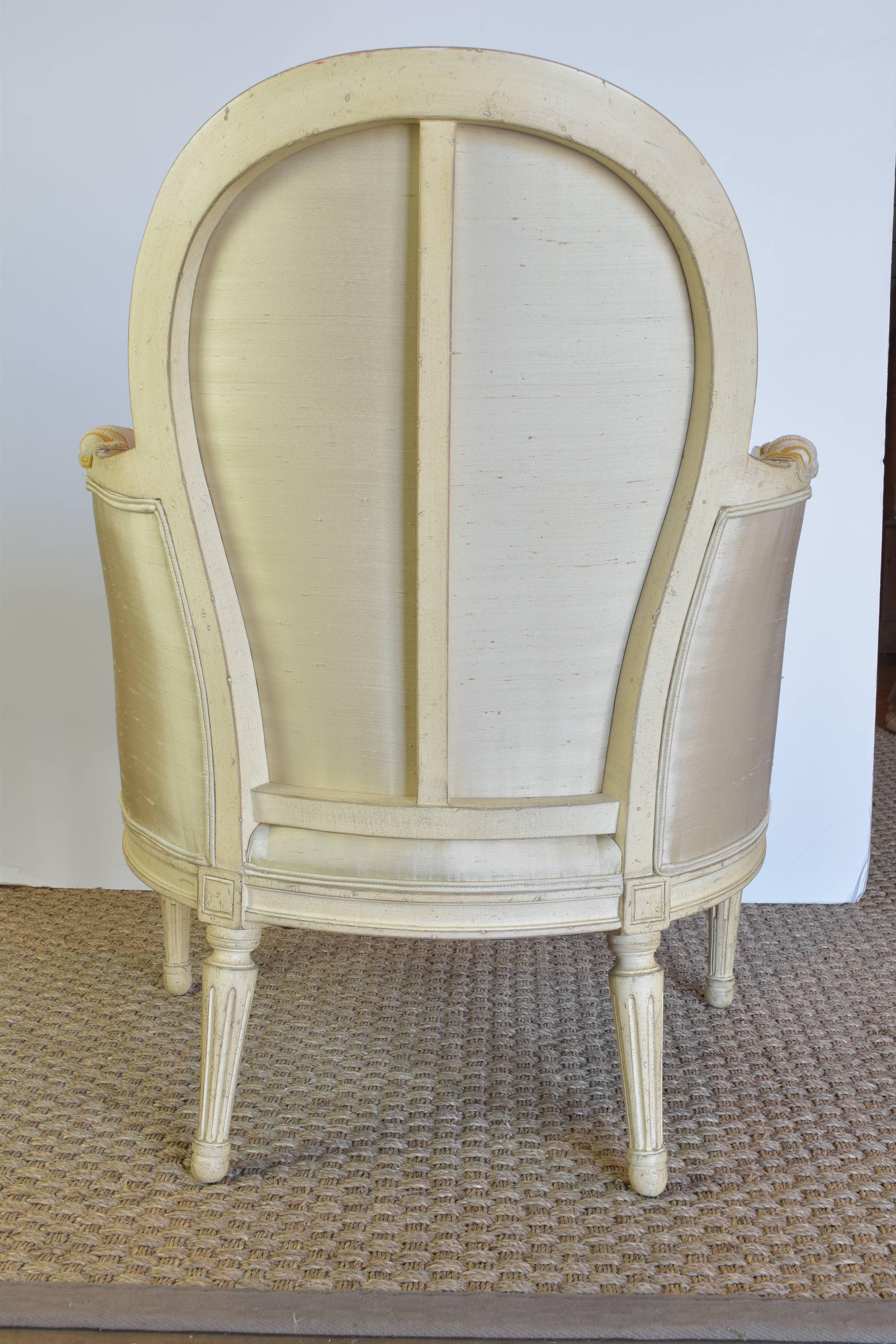Vintage Baker French chair in the style of Louis XVI in an off-white original painted finish. Original yellow damask upholstery.