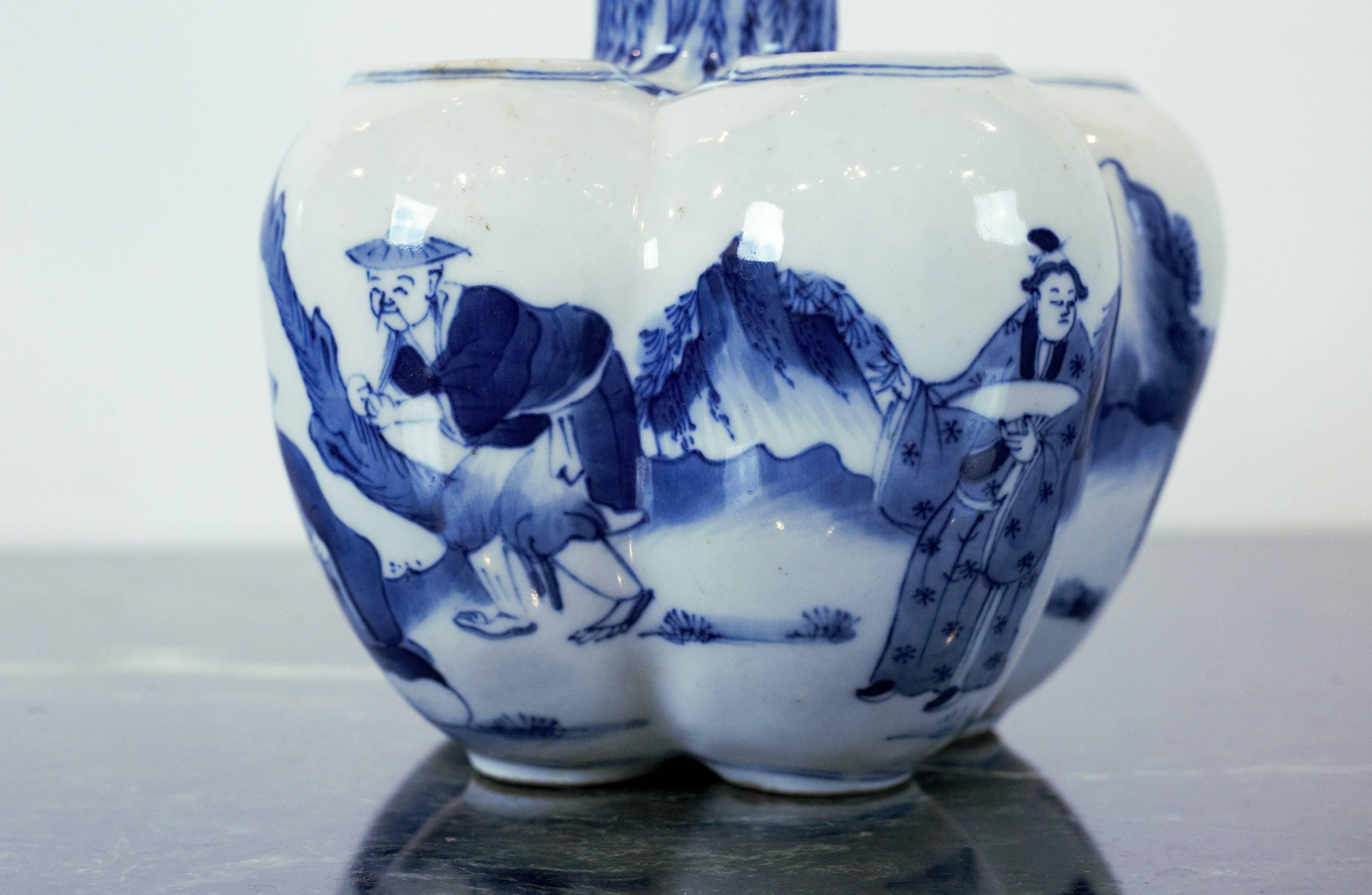 Porcelain Hand-Painted Chinese Blue and White Tulipierre