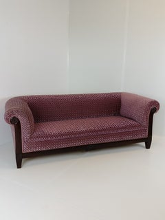 Ashtonishing Antique Lilla Sofa