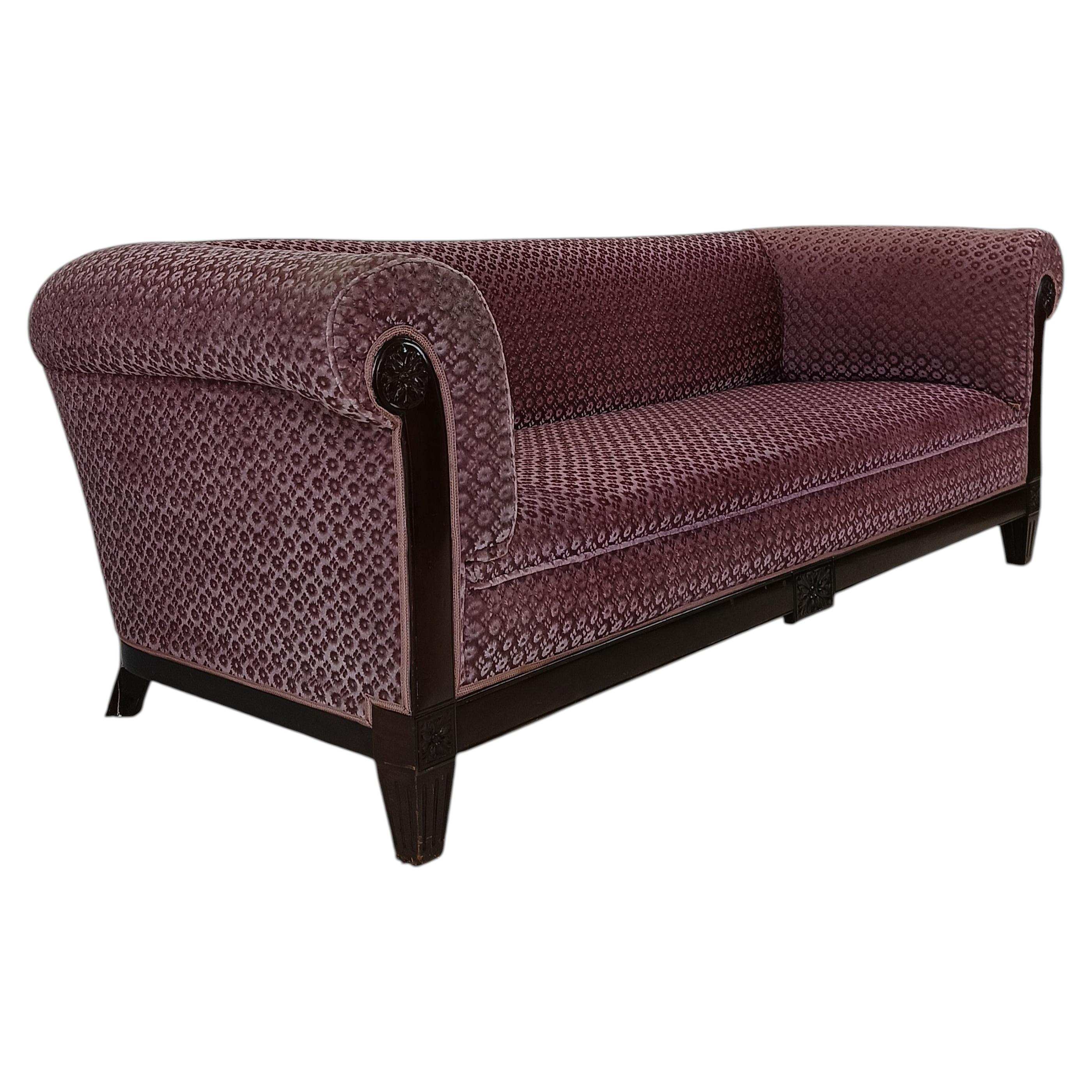 Ashtonishing Antique Lilla Sofa