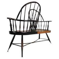 Charming Early 20th Century Decorative Windsor Tête-à-Tête Loveseat – Scale Mode