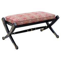 Panca in stile Hollywood Regency della fine del XX secolo con rivestimento rosso a motivi paisley