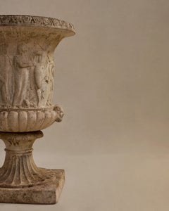 Gartenurne aus Kunststein im klassischen Stil