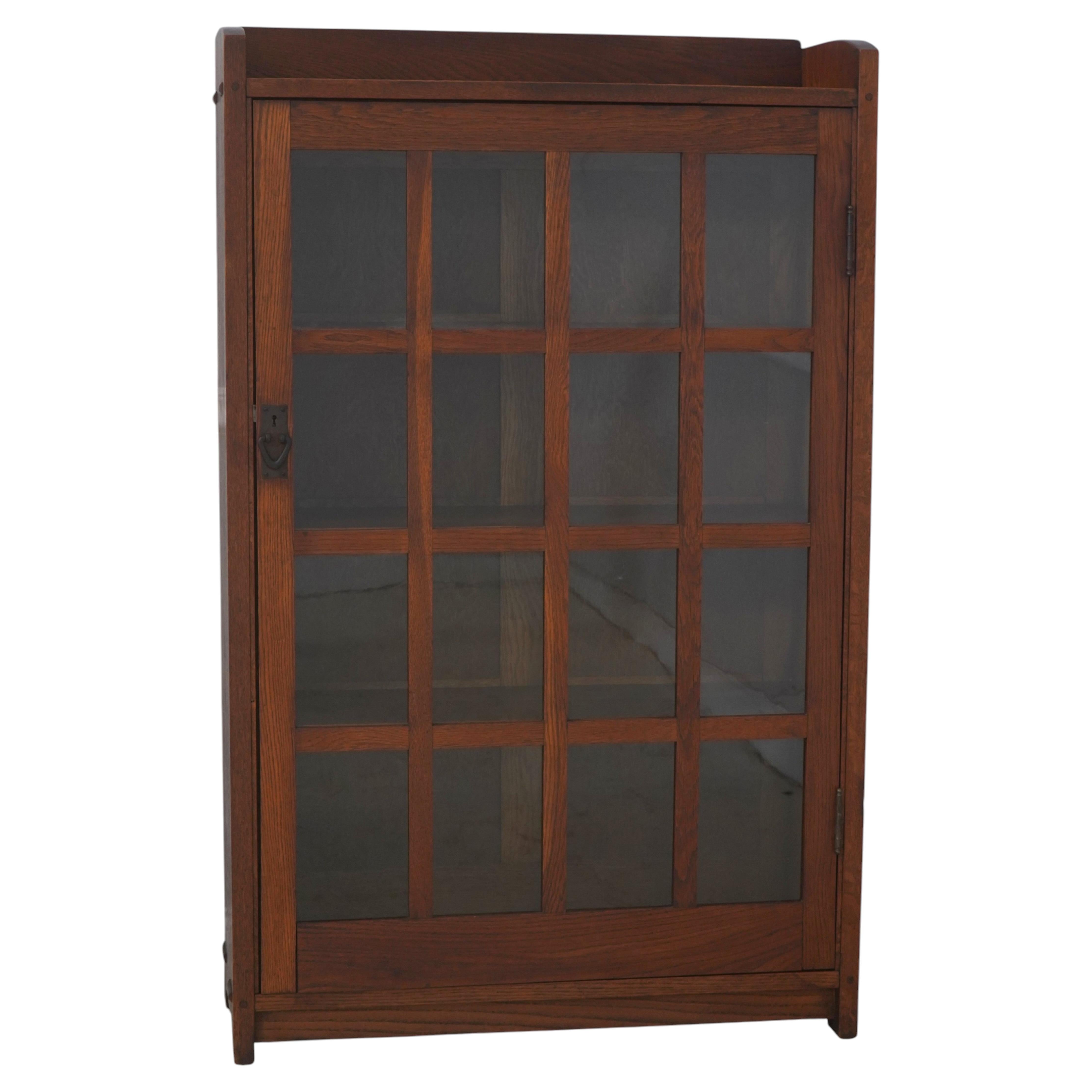 Gustav STICKLEY No.715 Antique Mission Oak Bookcase en vente