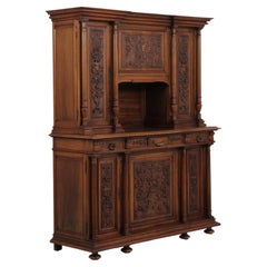 Credenza in noce intagliata in stile Neorinascimentale francese del XIX secolo, intorno agli anni '70 del XIX secolo