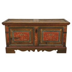 Antique Pennsylvania Dutch Paint-Decorated Blanket Chest, circa 1820s