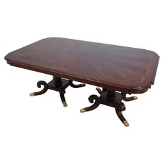 COUNCILL CRAFTSMEN : Table de salle à manger en acajou de style Régence