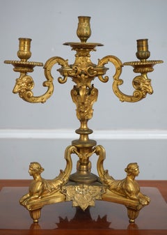 Paire de candélabres en bronze doré du milieu du XIXe siècle, dans le style d'André-Bouelle