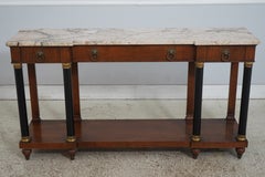Console de style Empire français signée John Widdicomb, en noyer et marbre, vers les années 1960