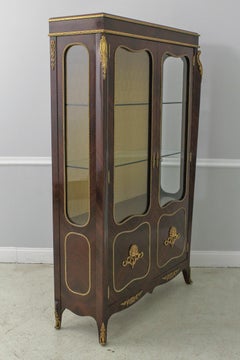 French Louis XV High Quality Ormolu Mounted Display Cabinet