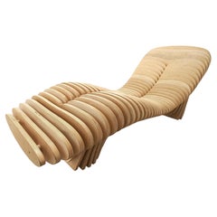 Skulpturale Chaiselongue von Lorenzo Capanna aus Birkensperrholz