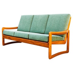 Sofá de tres plazas de teca maciza, restaurado, de estilo «Mid Century Modern» escandinavo