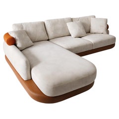 Divano componibile dalle linee scultoree e curve con chaise longue di Sergio Prieto