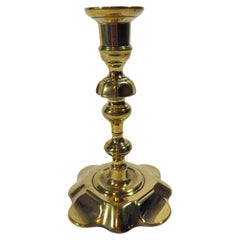 Candelabro singolo in ottone in stile Queen Anne del XVIII secolo