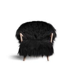 Fluffy lounge chair