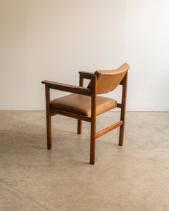 Sergio Rodrigues, paire de fauteuils « Tião » en bois massif de freijó, Oca, années 1950