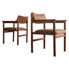 Sergio Rodrigues, paire de fauteuils « Tião » en bois massif de freijó, Oca, années 1950