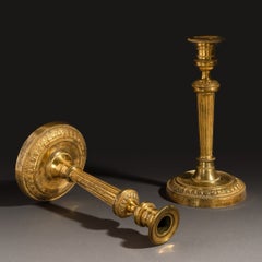 Paris, um 1790–1800 – Paar große Kerzenhalter, Fackeln aus vergoldetem Bronze – Galle