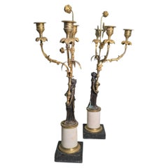 Francia, hacia 1800 - par de candelabros de tres luces de mármol y bronce do