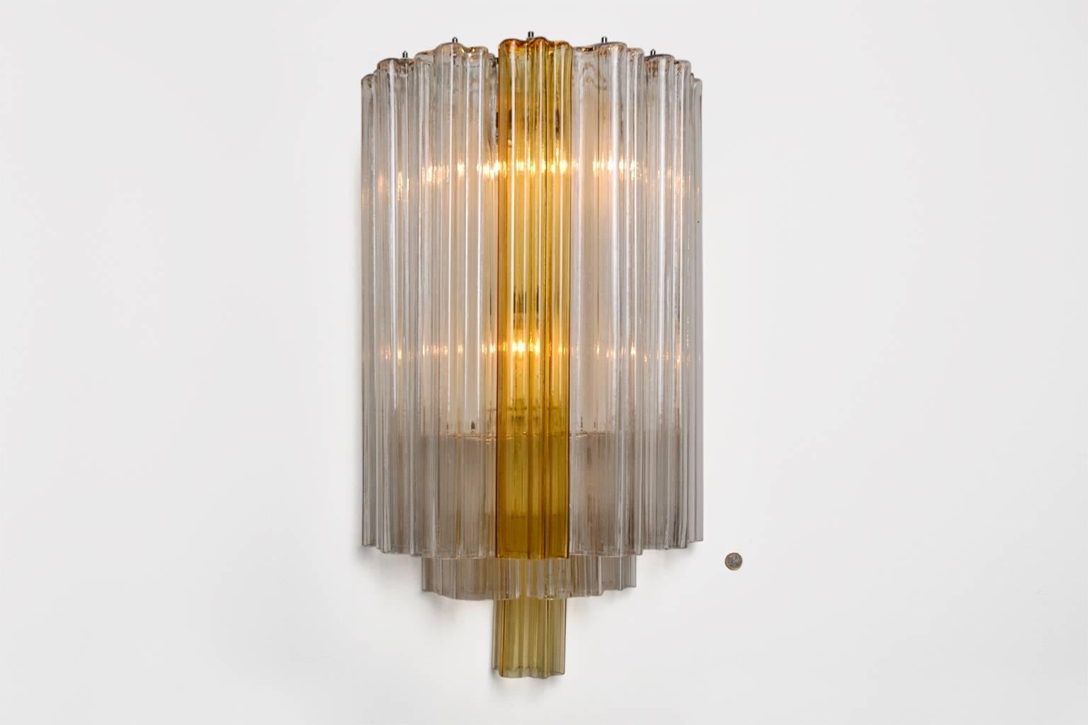 Very large 'Tronchi' wall lamp by Venini Murano, Italy 1960's.
Beautiful cloud shaped glass sculptures in clear and yellow / ochre. Provides a very nice and warm indirect light. Stunning wall object and light in one in excellent condition.

We