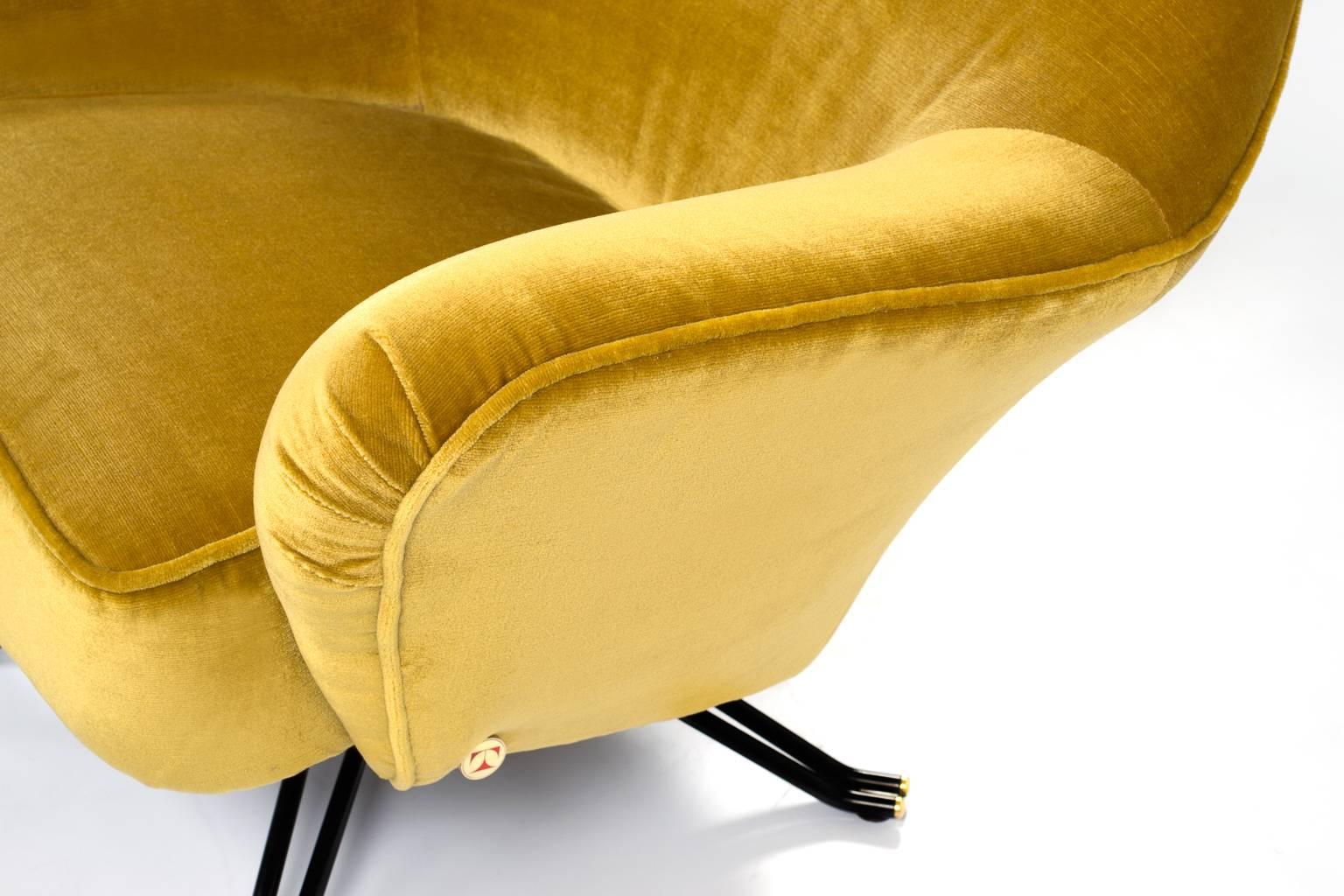 Mid-Century Modern P32 Lounge Chair by Osvaldo Borsani for Tecno 