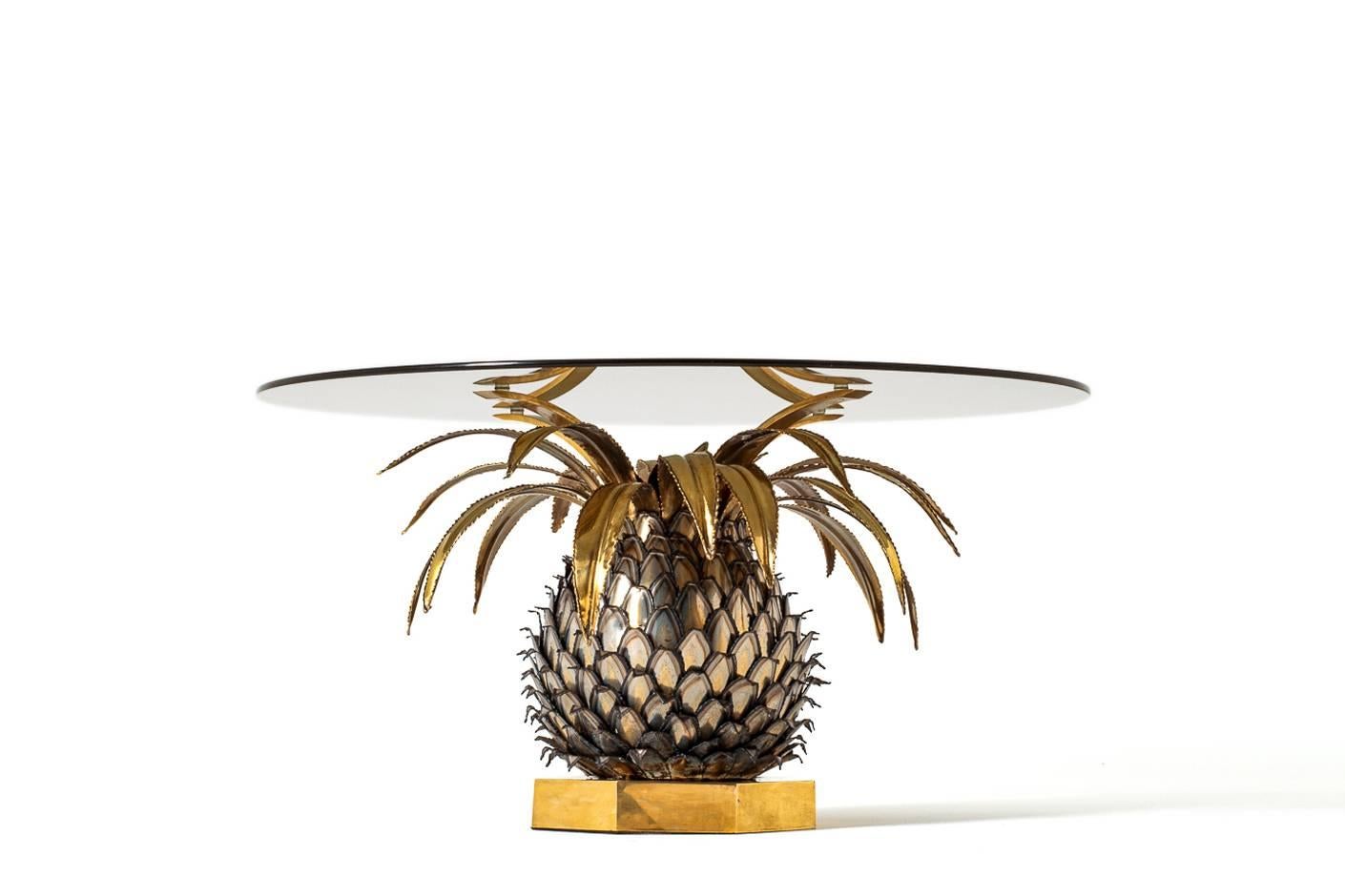 Stunning Pineapple cocktail table by Maison Jansen, France 1970. Highly decorative piece. Handcrafted from brass and metal with a beautiful natural patina. Looks great in any Luxury-Eclectic interior. In excellent condition.

