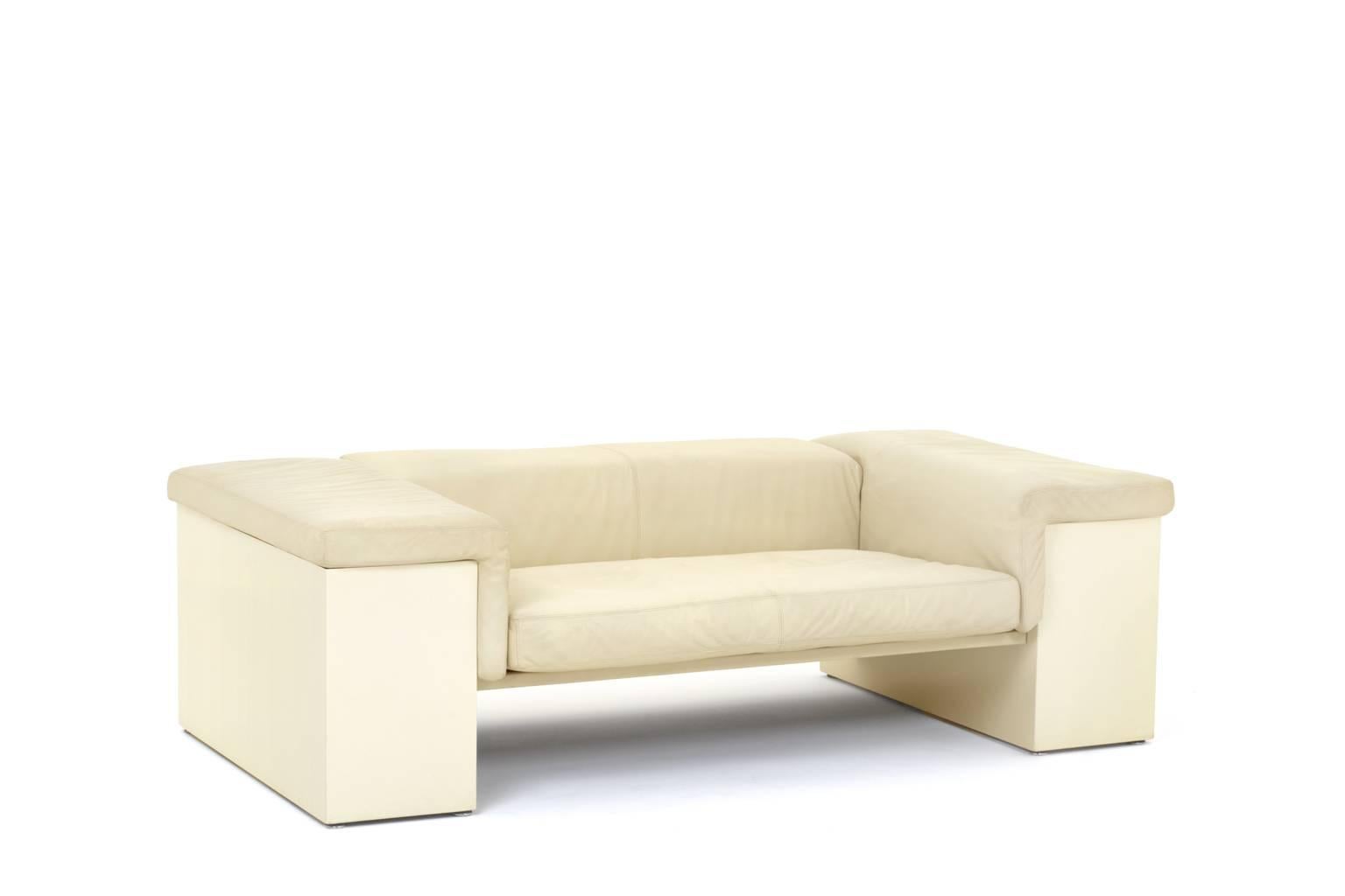 Architectonic set of 'Brigadier' sofas by Cini Boeri for Gavina, Italy 1973. Nice minimalistic square design in the Highest quality.  Smooth leather in an off white color, same color as the high gloss lacquered wooden blocks. Unique as a set, really