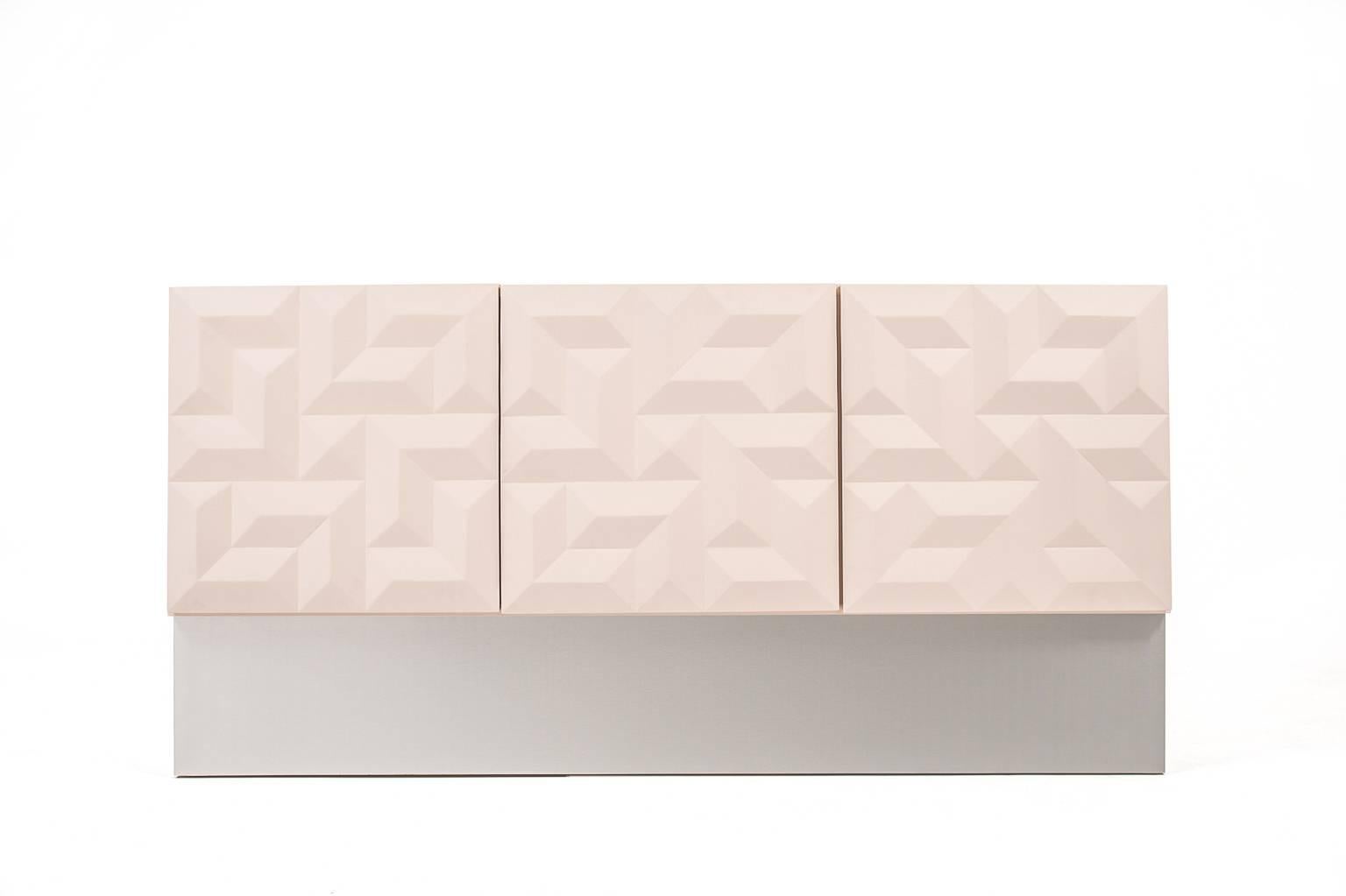 Impressive Brutalist credenza, Belgium, 1970s. Brutalist design with a stunning three-dimensional graphic pattern. Finished in a very attractive ‘soft nude’ color both in – and outside and stands on nice a modern looking brushed steel base. The