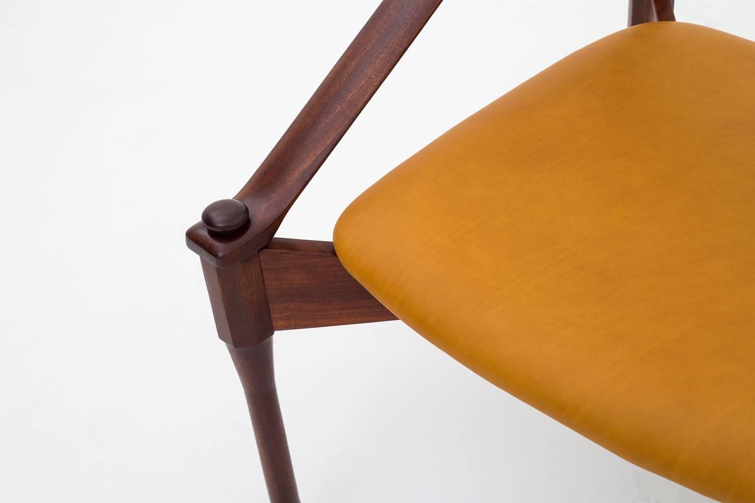 Wood and leather Italian Midcentury Armchairs by Giulio Moscatelli, 1960s 1