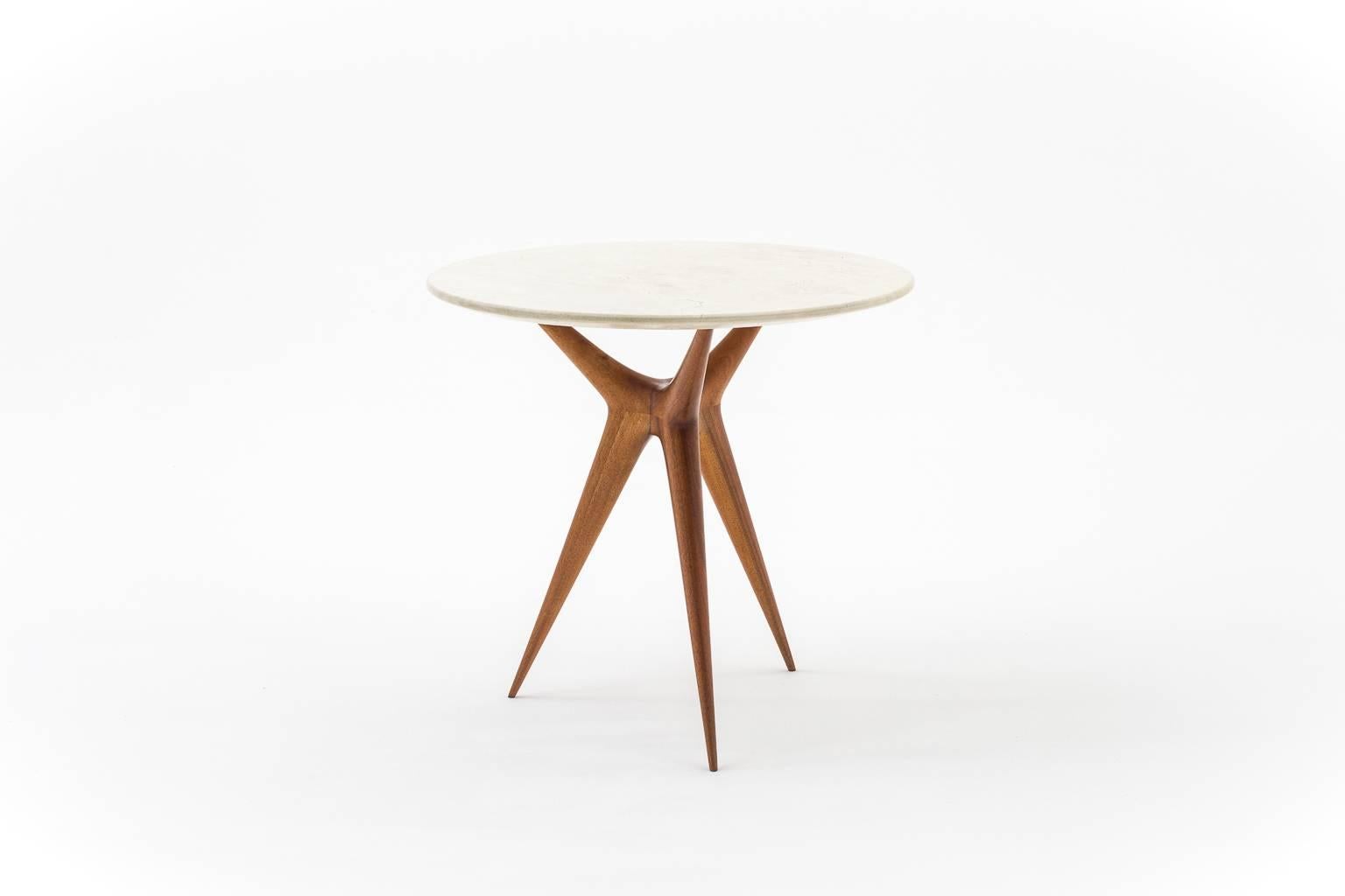 Beautiful small side table by Ico Parisi for Ariberto Colombo, Italy, circa 1950.
Refined tripod base made of solid walnut, on top lays a crème marble top.
In excellent condition.
 
