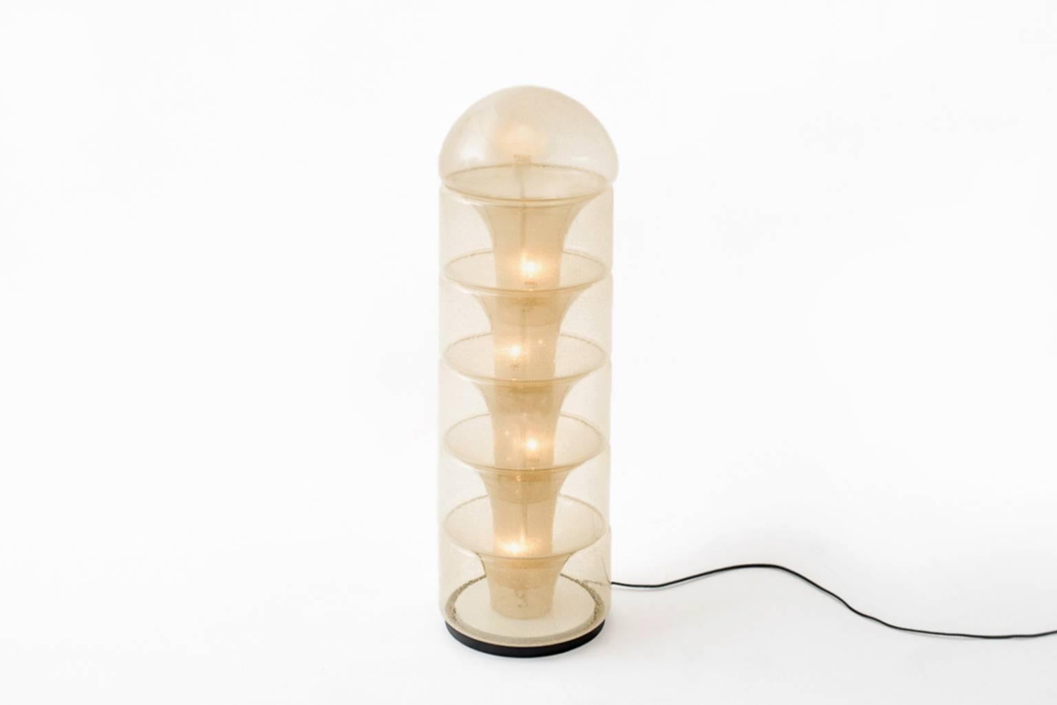 ‘Sfumato’ LT 316 floor lamp by Carlo Nason for M.V.M. Mazzega, Italy, 1968.
Rare Pulegoso glass version (glass with lots of air bubbles). Composed of six interlocking glass parts and handblown in to a single mold. In excellent condition.

        