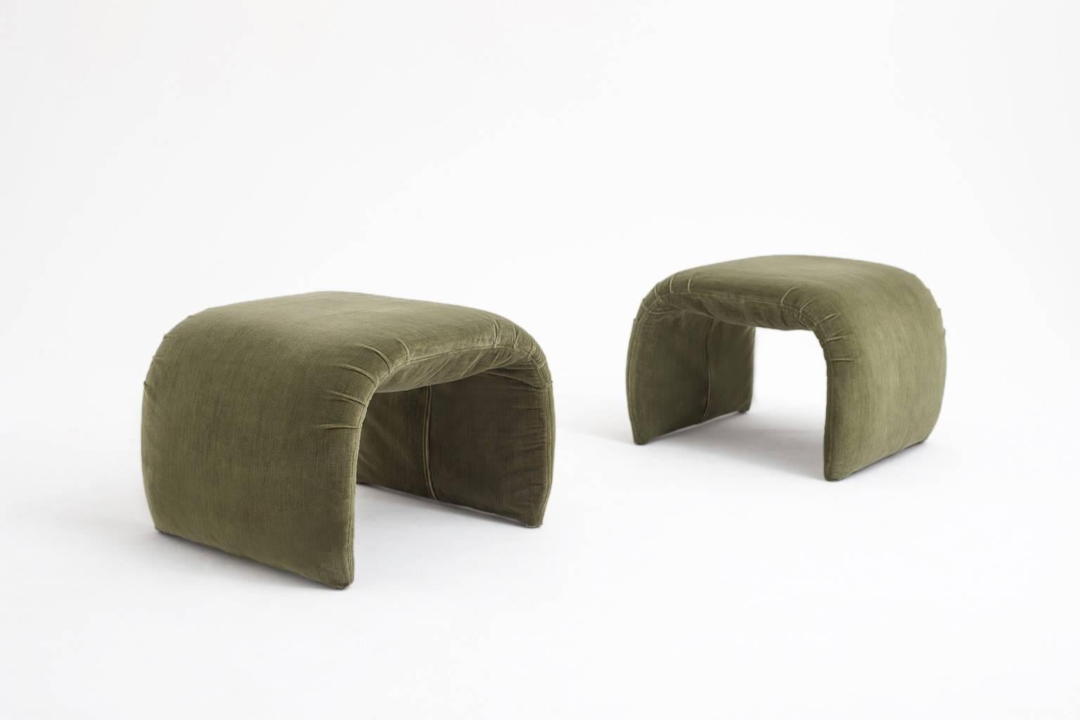 Nice set of green velvet poufs, Italy, 1970s. The poufs/ottomans have a nice 'Arch shape' and are upholstered in the original fabric. Designer unknown but very special design from good quality. In good condition.
