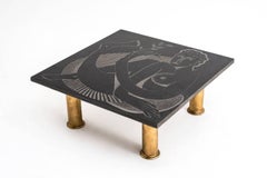Couchtisch aus schwarzem Granit mit Gravur und vergoldet von Guy de Jong aus der Mitte des Jahrhunderts