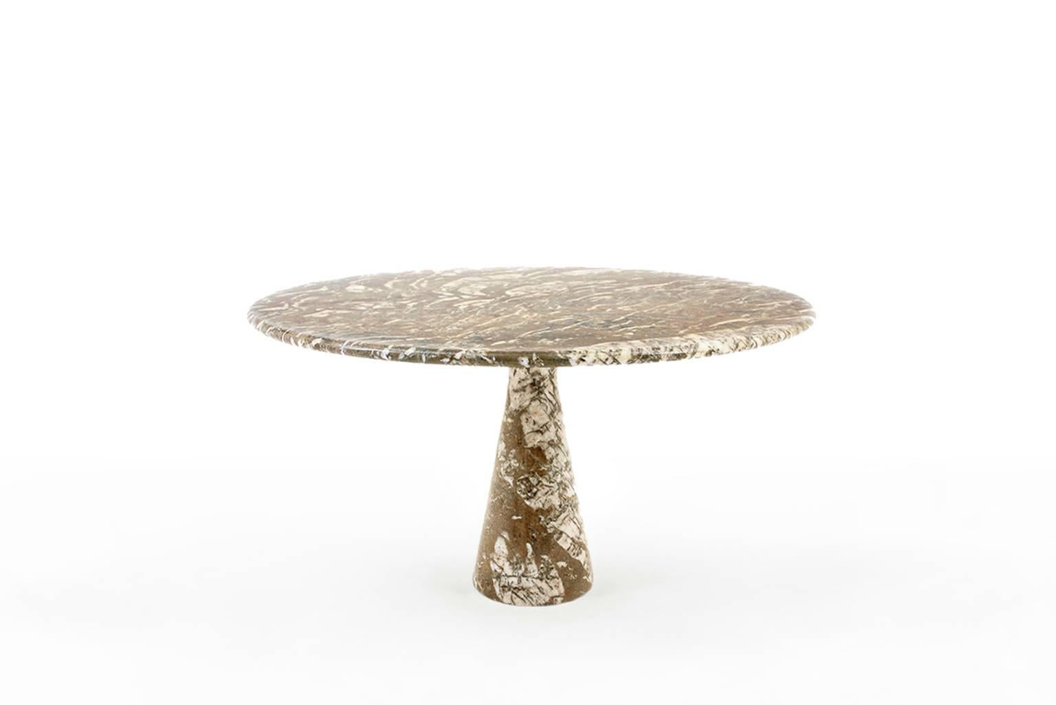 Beautiful pedestal dining table model ‘M1’ by Angelo Mangiarotti for Skipper, Italy 1969. Exceptional light brown marble version with a stunning pattern (resembles the stripes of a tiger). The 3 cm thick marble top lays on a solid mable cone shaped