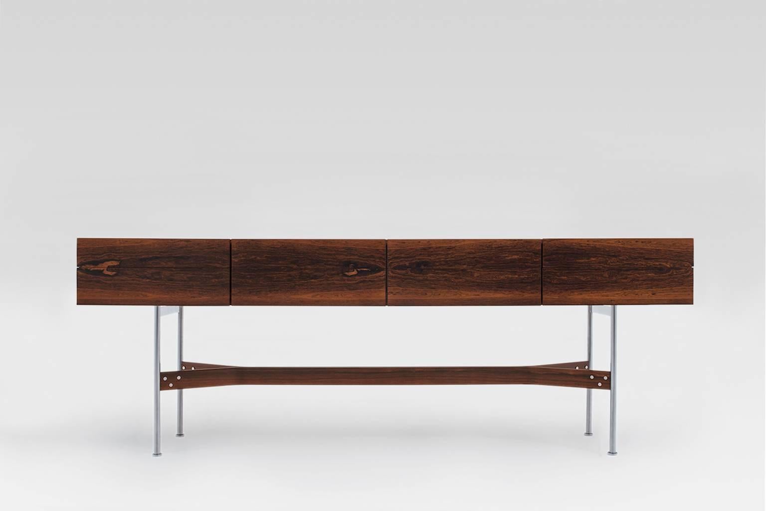 Stunning sideboard from the exclusive G-series by Rudolf Bernd Glatzel for Fristho Franeker, Netherlands 1962. Made out of the highest quality Rio Rosewood with a beautiful wood grain. Very nice sleek modern design with eight drawers and a