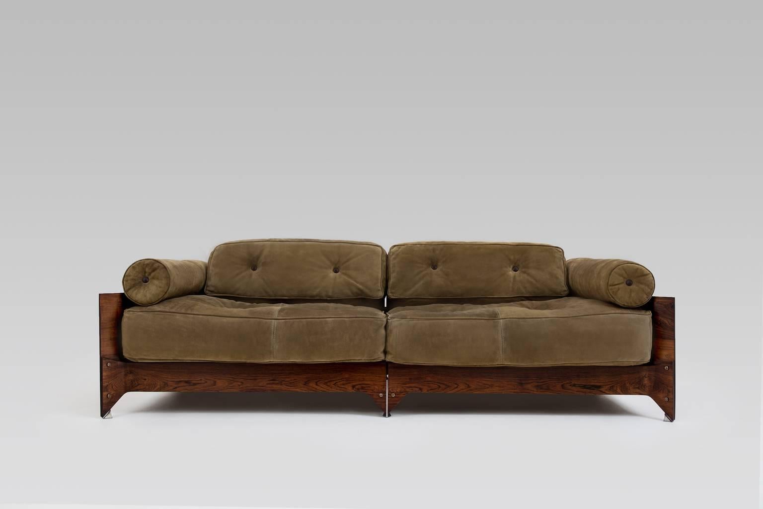 Rare original ‘Brasiliana’ sofa by Jorge Zalszupin for L’Atelier. Designed in 1965 by Jorge Zalszupin as an homage to the capital Brasilia, designed by Oscar Niemeyer. Made from the finest Rosewood. Features the original green suede cushions which