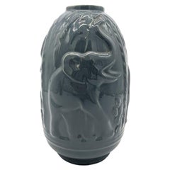 Vase Art déco représentant un éléphant, par Charles Catteau