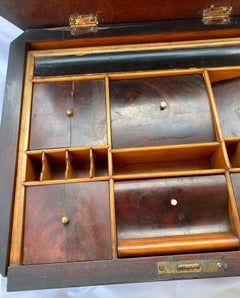 Precioso y gran cofre inglés de estilo Regencia del siglo XIX, de caoba, para costura o joyas, de alrededor de 1830