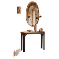 Table console indienne en bois blanchi de récupération, sur pied en fer cintré