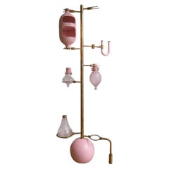 Lampada da terra scultorea in ottone “Emotional Lab” — Hania Jneid