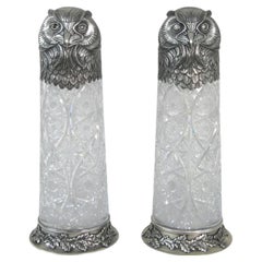 Paire de carafes à vin monumentales en argent sterling et cristal de Bohême, en forme de chouette