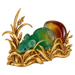 Handgeschnitzte Maus-Skulptur aus Fluorit mit blauen Saphiren in 24-karätigem Gold-Vermeil