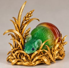 Handgeschnitzte Maus-Skulptur aus Fluorit mit blauen Saphiren in 24-karätigem Gold-Vermeil