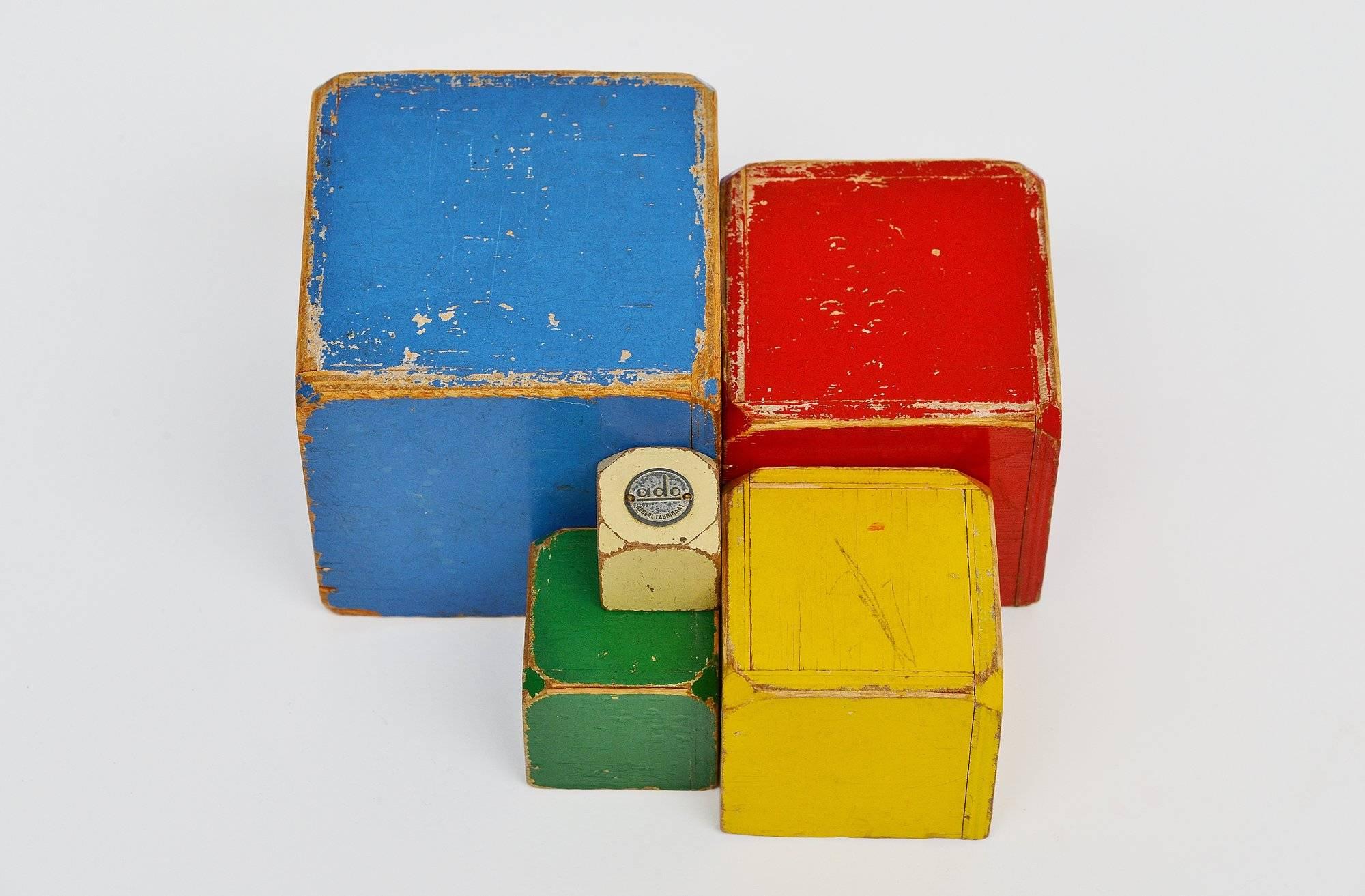 Painted Ado Toy Cubes Set Ko Verzuu, 1950 For Sale