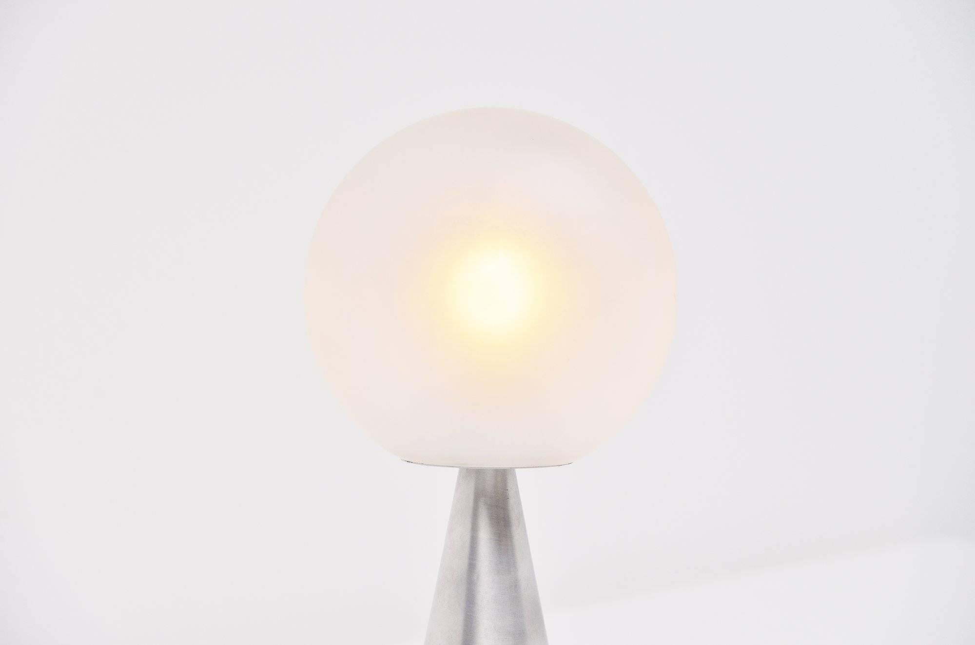 Rare early ‘Bilia’ table lamp Model no. 2474 designed by Gio Ponti, manufactured by Fontana Arte, Italy, 1960. This rare early lamp has an aluminium weighted base and a frosted matte glass globe. The lamp gives very nice and warm spherical light