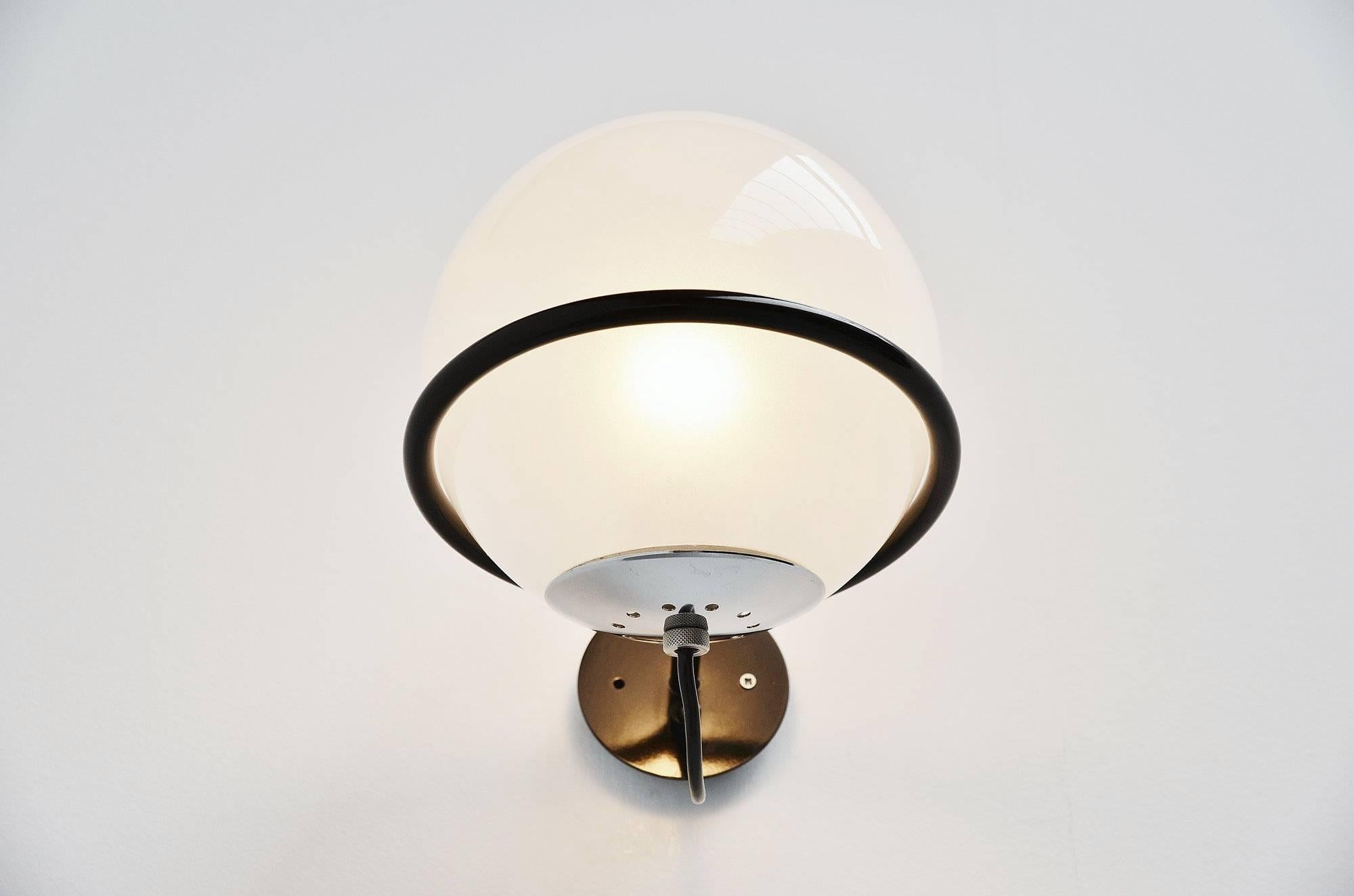 Single wall lamp model 238/1 designed by Gino Sarfatti, manufactured by Arteluce, Italy, 1960. This light has a diffuser sphere in frosted glass closed by the socket plate in anodized aluminum. The sphere rests on an iron ring lacquered in black.