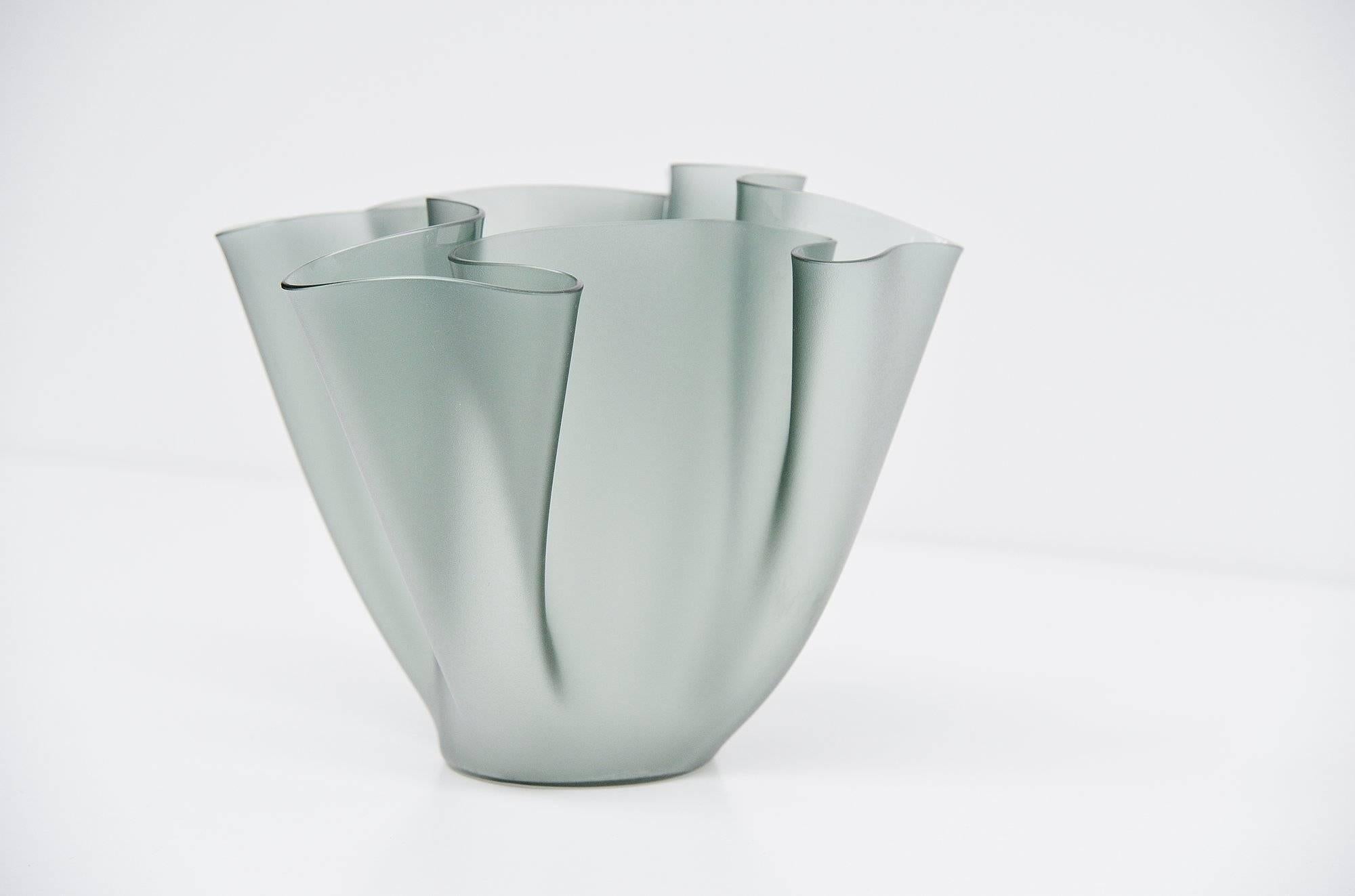 Rare and decorative vase designed by Pietro Chiesa in 1932 and manufactured by Fontana Arte until the 1970s. This beautiful old vase is made of grey frosted glass and has a very nice ‘Cartoccio’ (paper bag) shape. Since the manufacturing process of