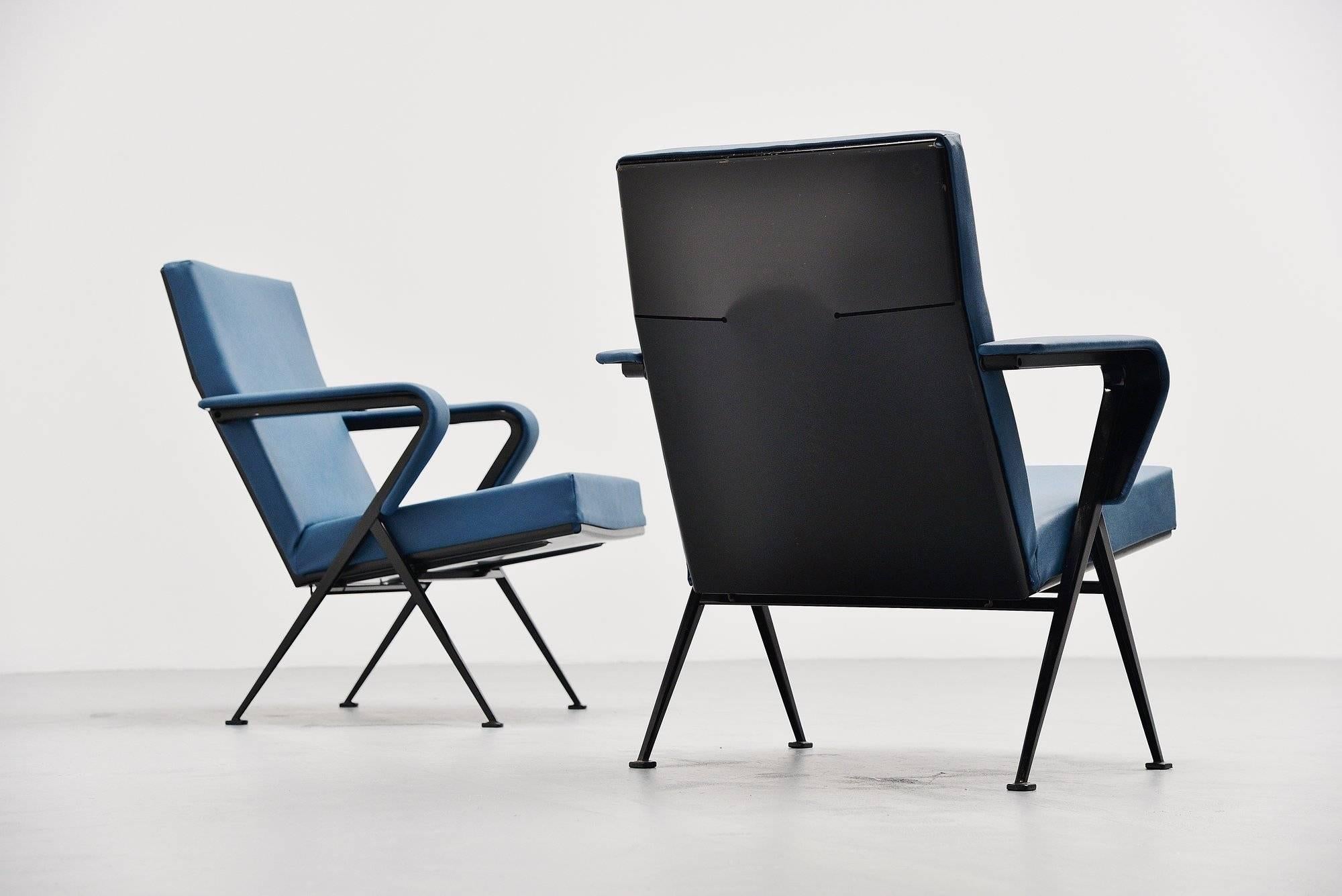 Very important pair of industrial easy chairs model Repose. These Repose chairs are designed by our best industrial designer, Friso Kramer for Ahrend de Cirkel, Holland 1959. The chairs have a very nice v shaped frame with metal structure, even