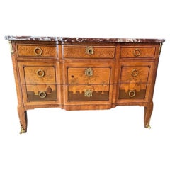 Commode De Style Transition À Décors De Vases De Fleurs Et De Potiches .